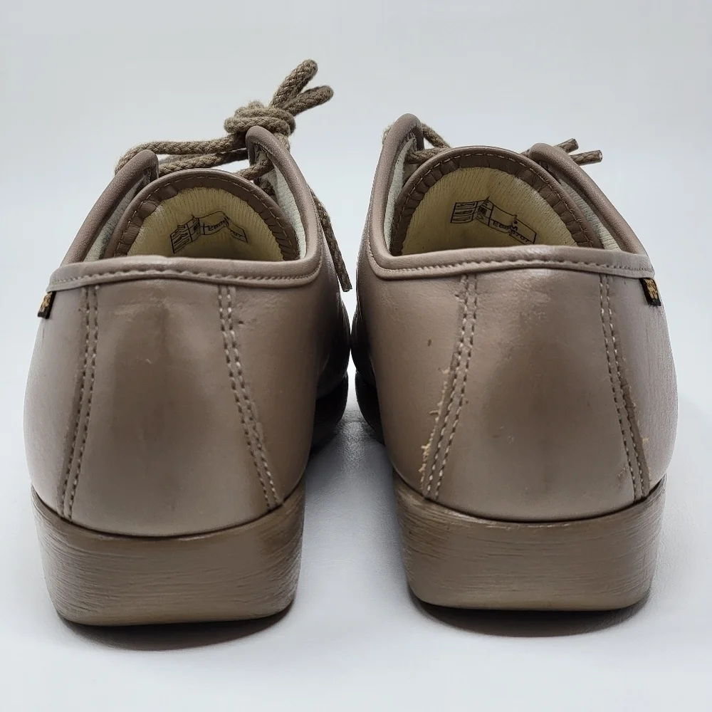 SAS Siesta Moc Toe Women's Size 9 Handsewn Leather Comfort Lace Up Walking Shoes